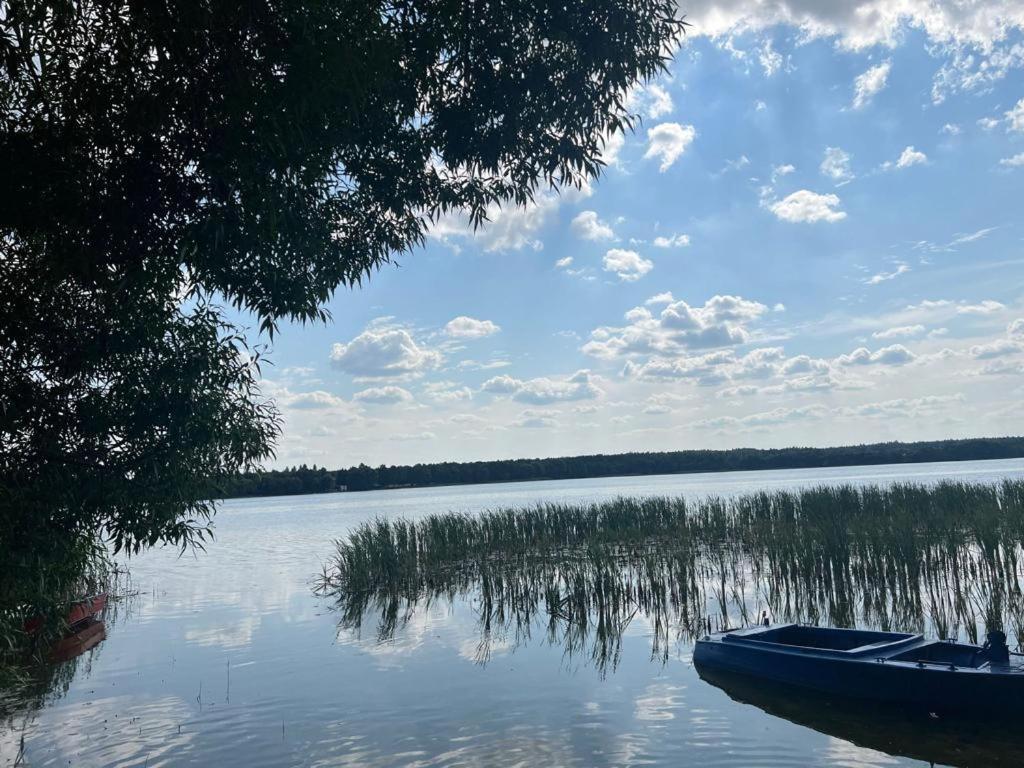 Nowoczesny Dom Nad Jeziorem Zarybinek-Mazury Rybno, Z Wlasnym Dostepem Do Linii Brzegowej Oraz Lodka Exteriér fotografie